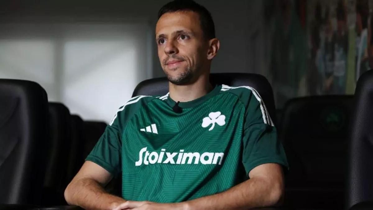 Nemanja Maksimovic, con el Panathinaikos