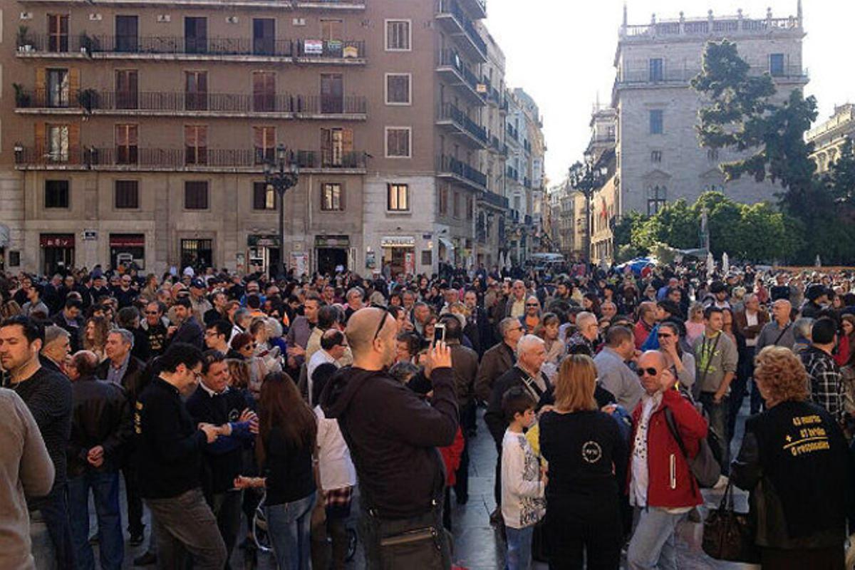 Plaza de la Virgen a 20 minutos de comenzar la lectura del manifiesto