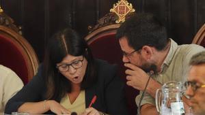 Gemma Geis i Lluc Salellas en el ple municipal daquest dilluns.