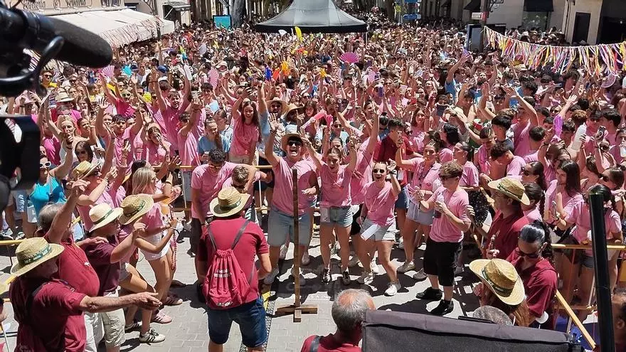 Tiembla la Glorieta de Dénia: el chupinazo desata la Festa Major