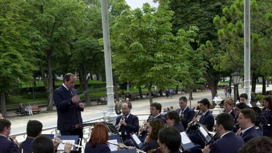 La Banda de Música &quot;Ciudad de Oviedo&quot;, en el Bombé. lne