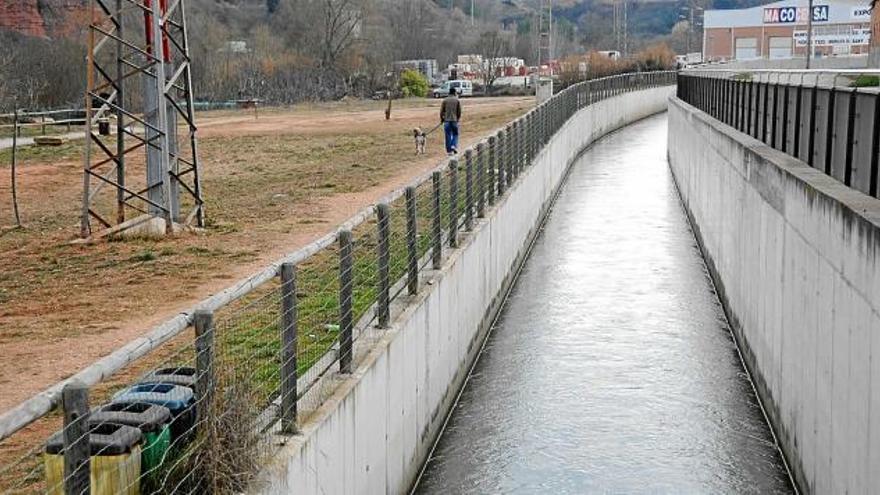 Un tram del canal, des del retorn al riu fins al pont gran, ja es va urbanitzar l&#039;any 2009