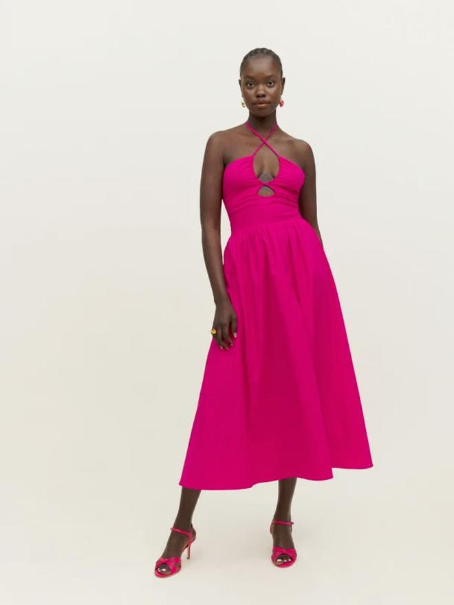 Vestido fucsia con escote original, de Reformation