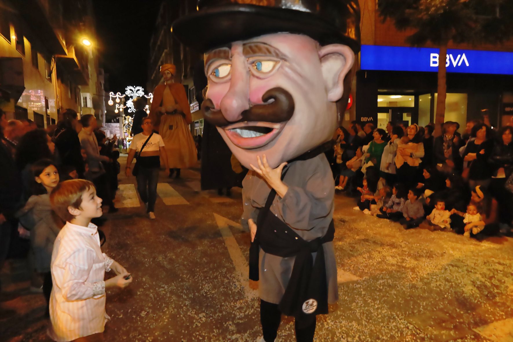 Todas las fotos del colorido desfile de carrozas de la Fira d'Onda