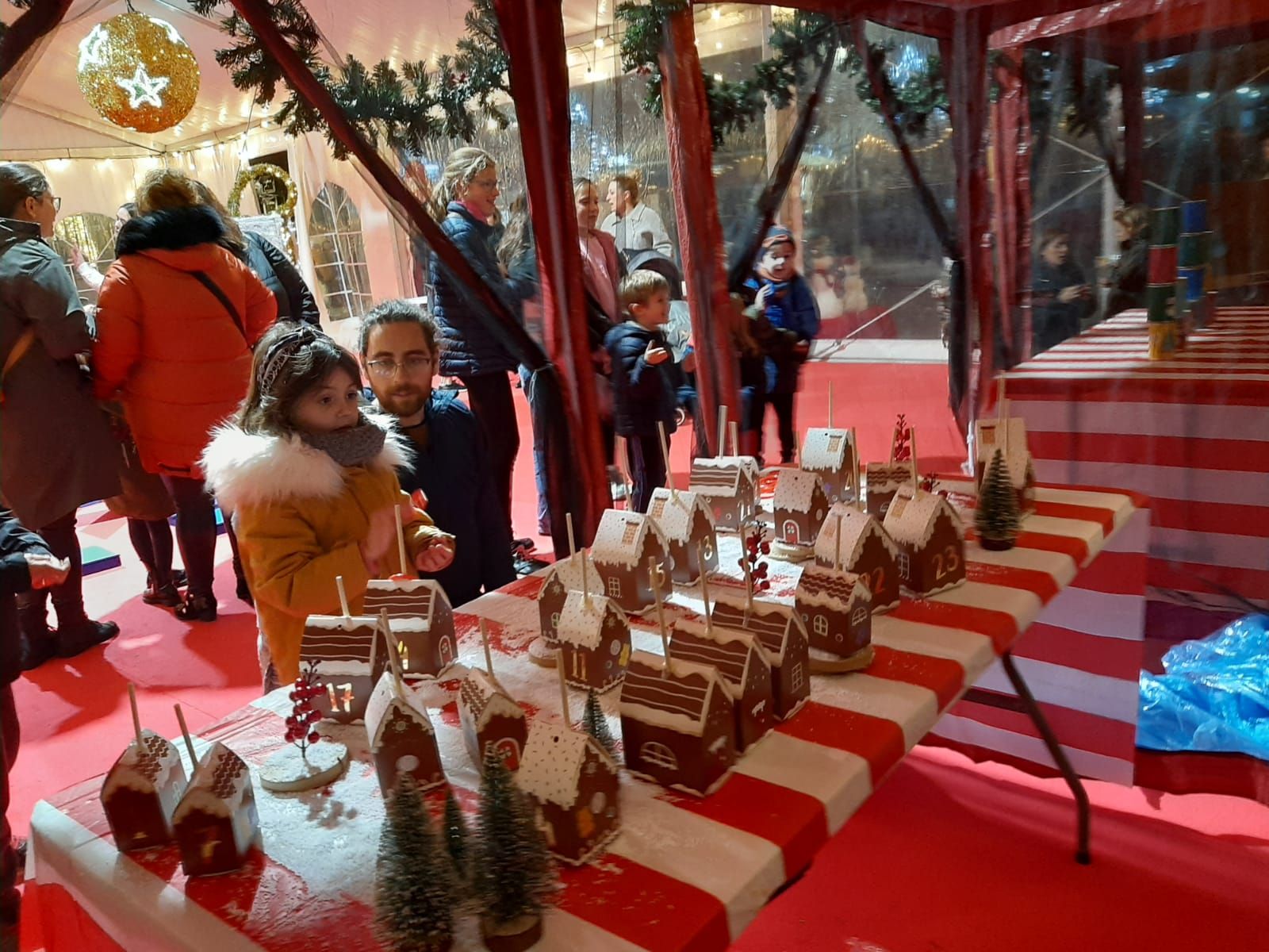 Llanera estrena el  mercadillo navideño: así es la evento en la plaza Cuno Corquera de Posada