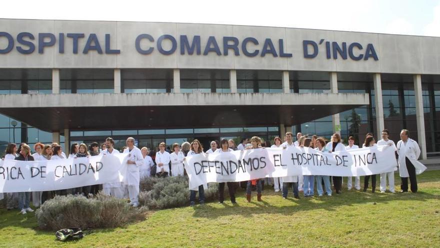 Imagen de archivo de una protesta de personal sanitario defendiendo una atención de calidad en el Hospital Comarcal.