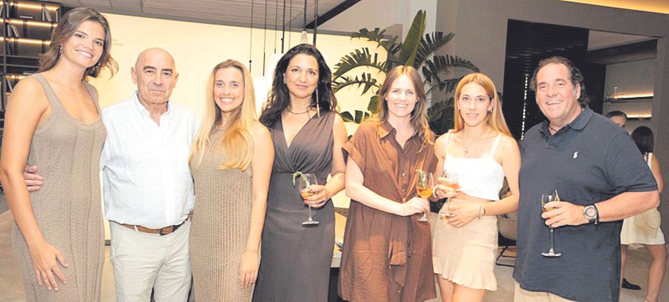 Laura de Chavarría, Joan Bennàssar, Indiana Dormer, Carolina Amigó, Tamara Nielsen, Luna Fluxà y Lorenzo Fluxà.