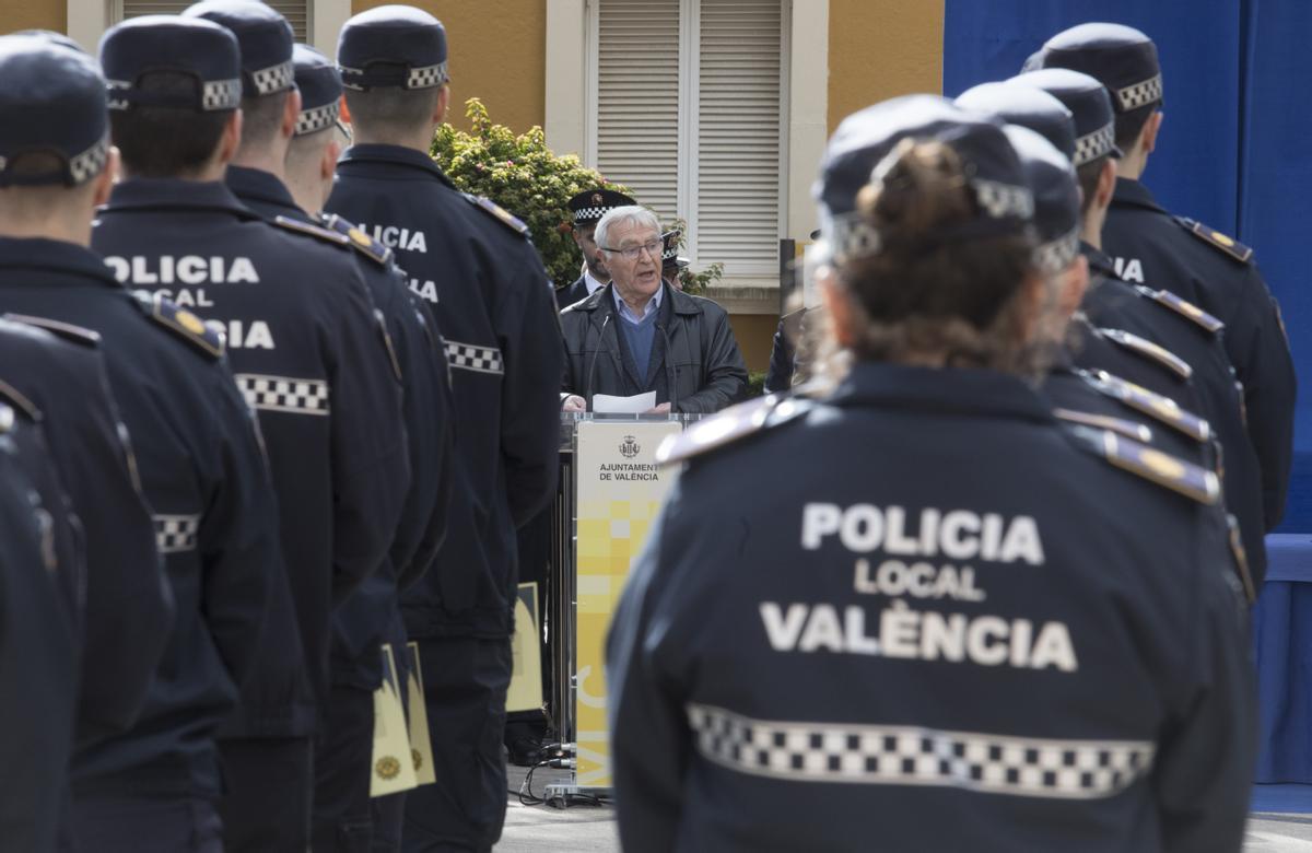 Toma de posesión de la última y reciente promoción de policías.