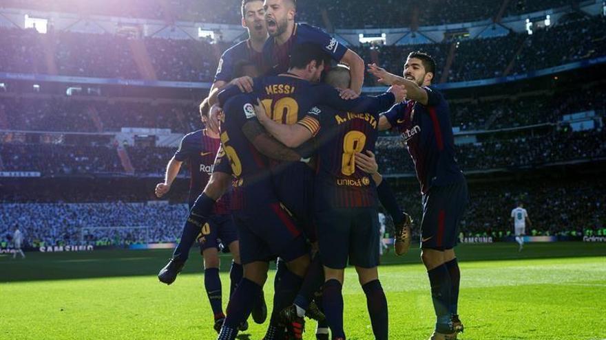 Luis Suárez, Messi y Aleix Vidal dan la victoria al Barcelona (0-3)