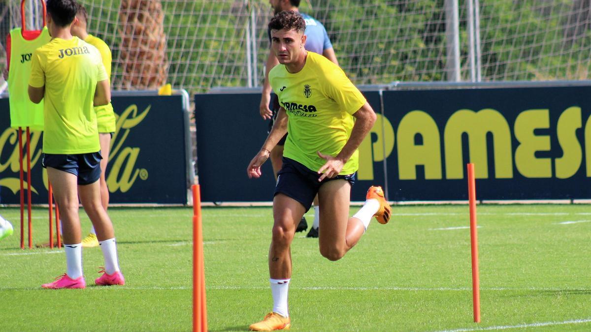 Álex Forés se ha convertido en el futbolista más efectivo en el ataque del Villarreal B.