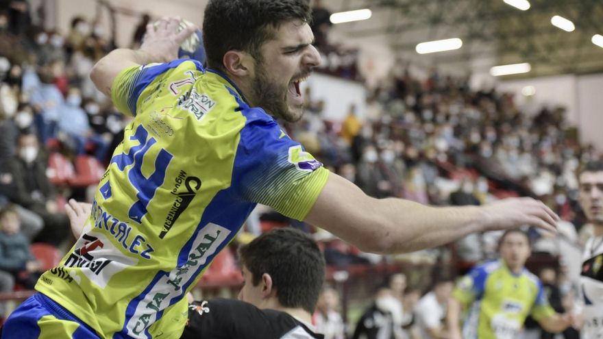 El Balonmano Zamora renueva a Jaime González una temporada más