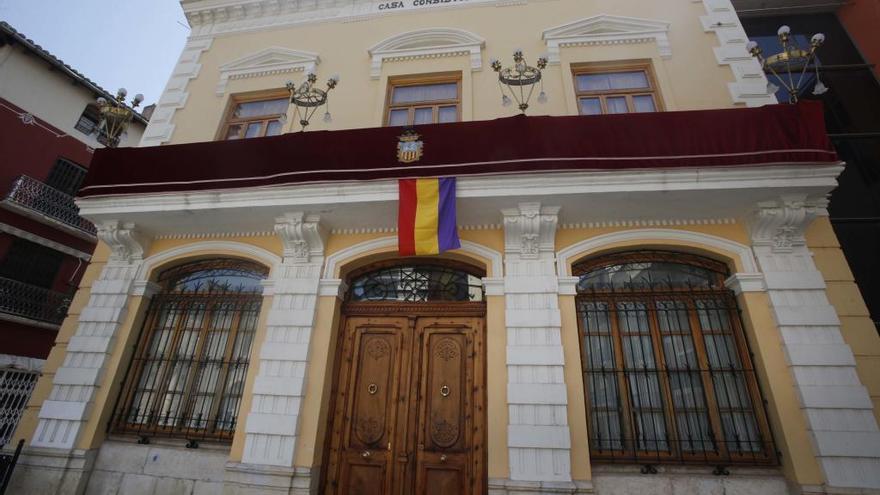 Bandera republicana en el Ayuntamiento de Algemesí.