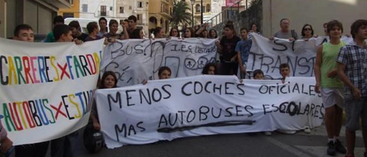 El IES l&#039;Estació recupera el bus escolar 3 años después de suprimirlo conselleria