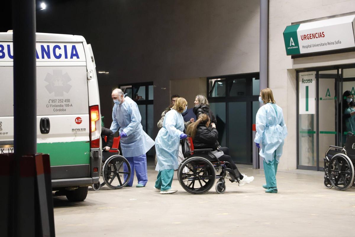 Los heridos en el accidente de tren de Córdoba llegan al Hospital Reina Sofía