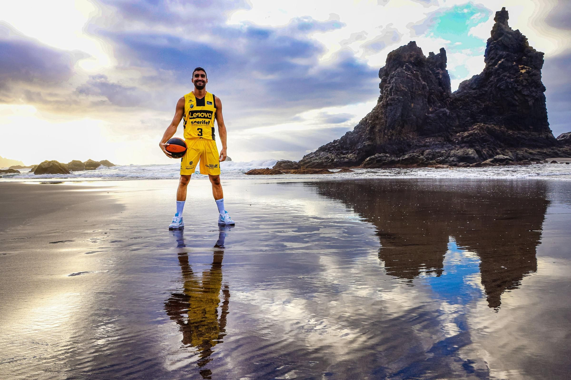 Equipaciones del Lenovo Tenerife para la temporada 2023/24