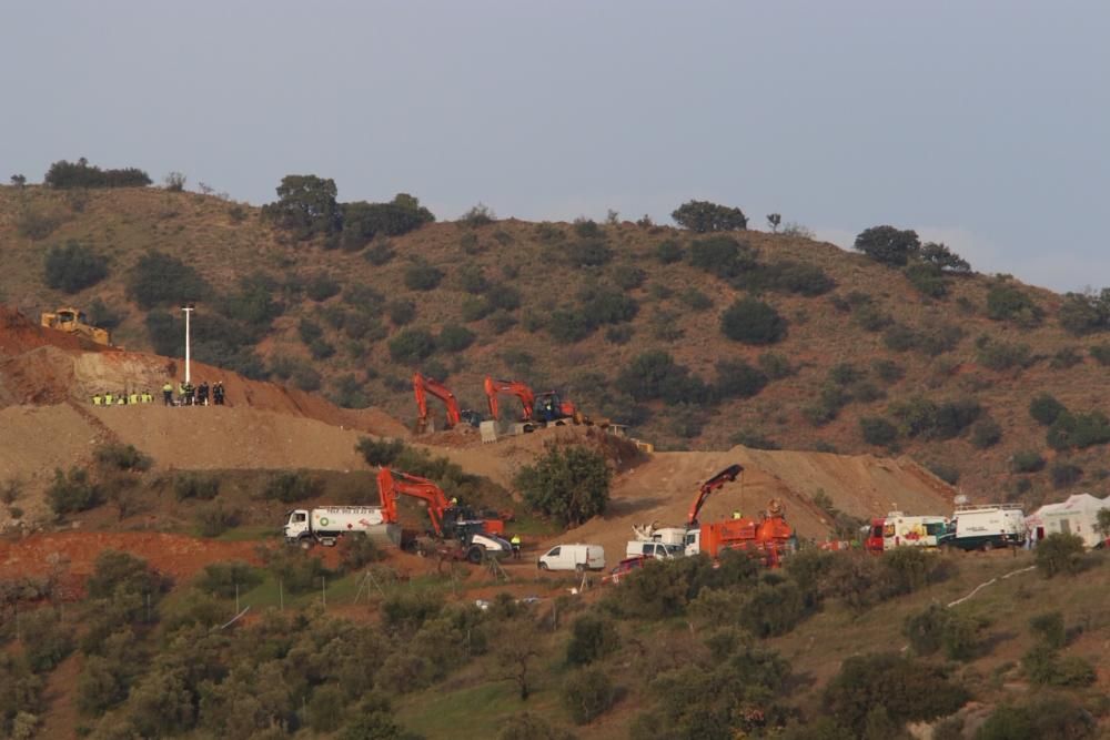 Llegada de las máquinas perforadoras a Totalán para continuar con el rescate de Julen