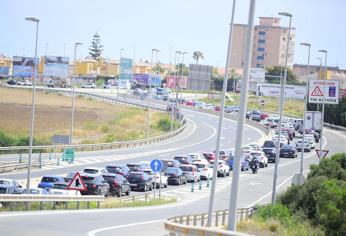 Atasco en la carretea que va para el Mar Menor.