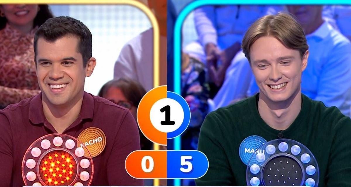 Nacho y Manu, entre risas tras resolver la canción que estaban buscando.