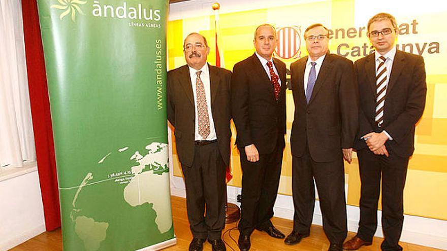 D&#039;esquerra a dreta, Manel Nadal, Fernando Guerrero, el director de l&#039;aeroport i el delegat de la Generalitat.
