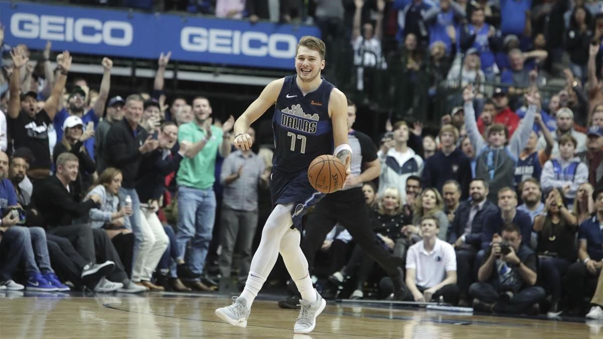 Doncic, sonriente en su etapa en los Mavericks.