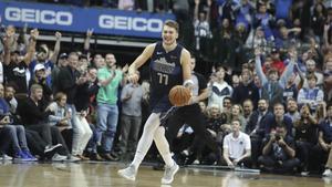 Doncic,  sonriente en su etapa en los Mavericks.