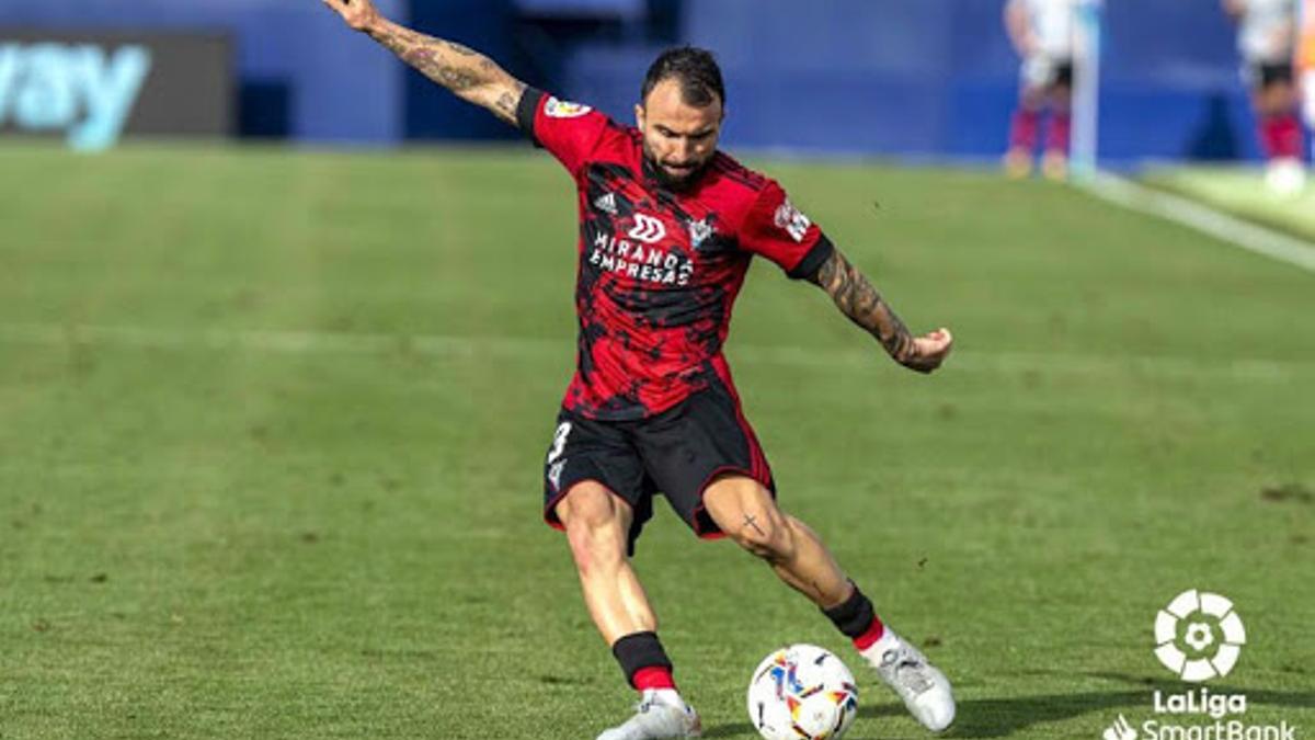 Javi Jiménez, en un partido con el Mirandés.