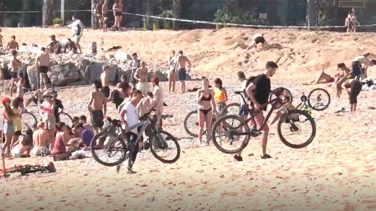 Las playas se abren por primera vez en Barcelona con confusión sobre los términos de uso