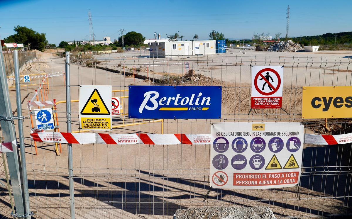 Parcela que ocupará Costco en Paterna, ya en obras.