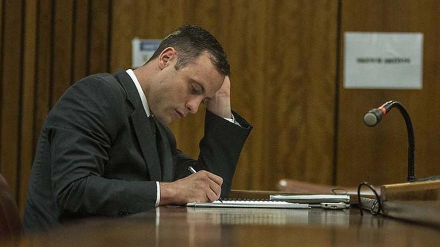 Una prima de la novia de Pistorius emociona al tribunal con un retrato conmovedor