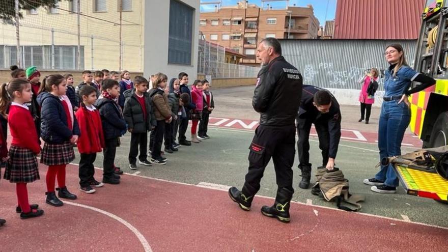 El Cuerpo de Bomberos visita el Ceip Marco de Puente Tocinos