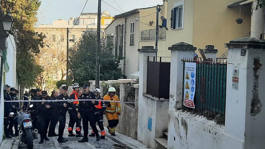 Desalojadas 29 personas por el derrumbe de la calle Polvorín, en Palma