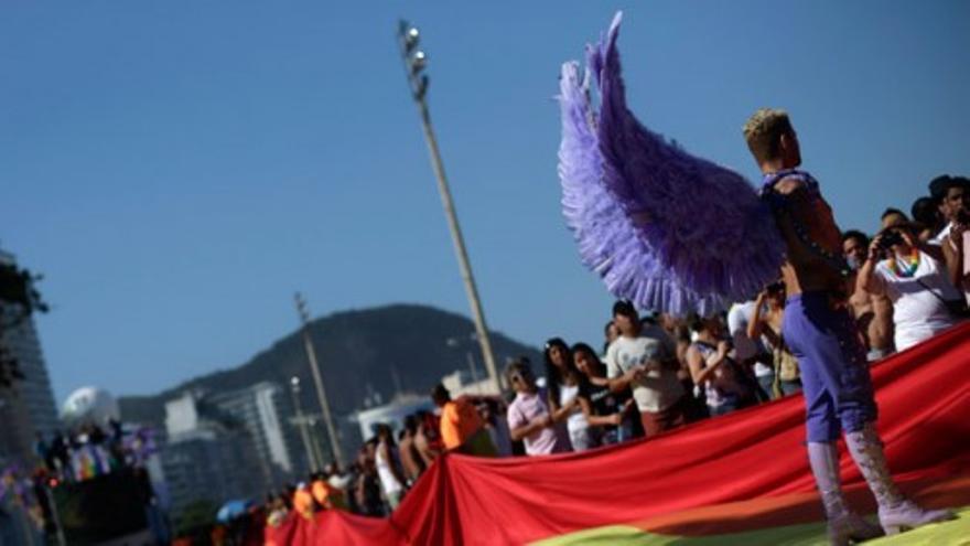 Miles de personas toman la playa de Copacabana el Día del Orgullo Gay