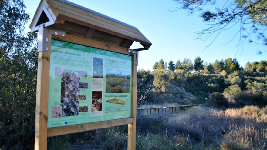 Un dels plafons de les Basses del Terrisser amb el nou pont de fusta al fons.