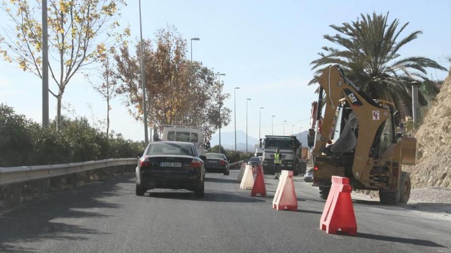 Obras que se están realizando en la entrada a Lorca, junto a Cerámica Lario.