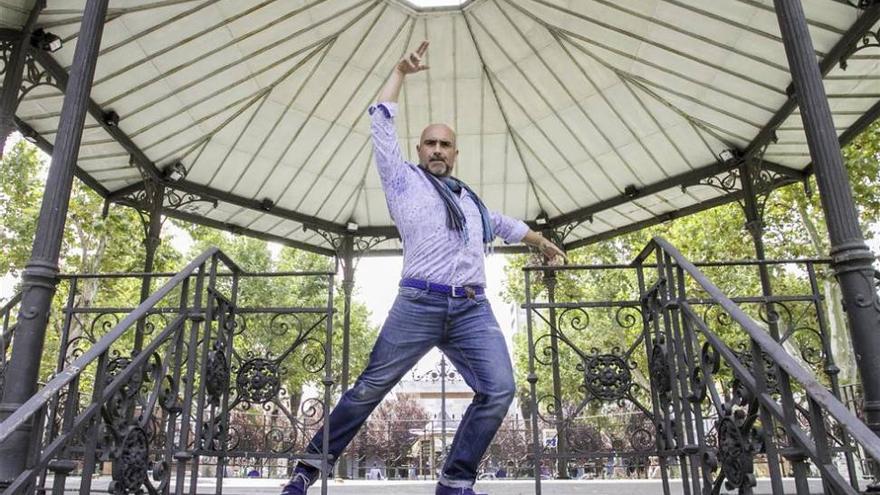 Paco Mora, bailaor y coreógrafo: &quot;Todo lo que sonaba a flamenco me dolía y cuando dejó de dolerme volví a los escenarios&quot;