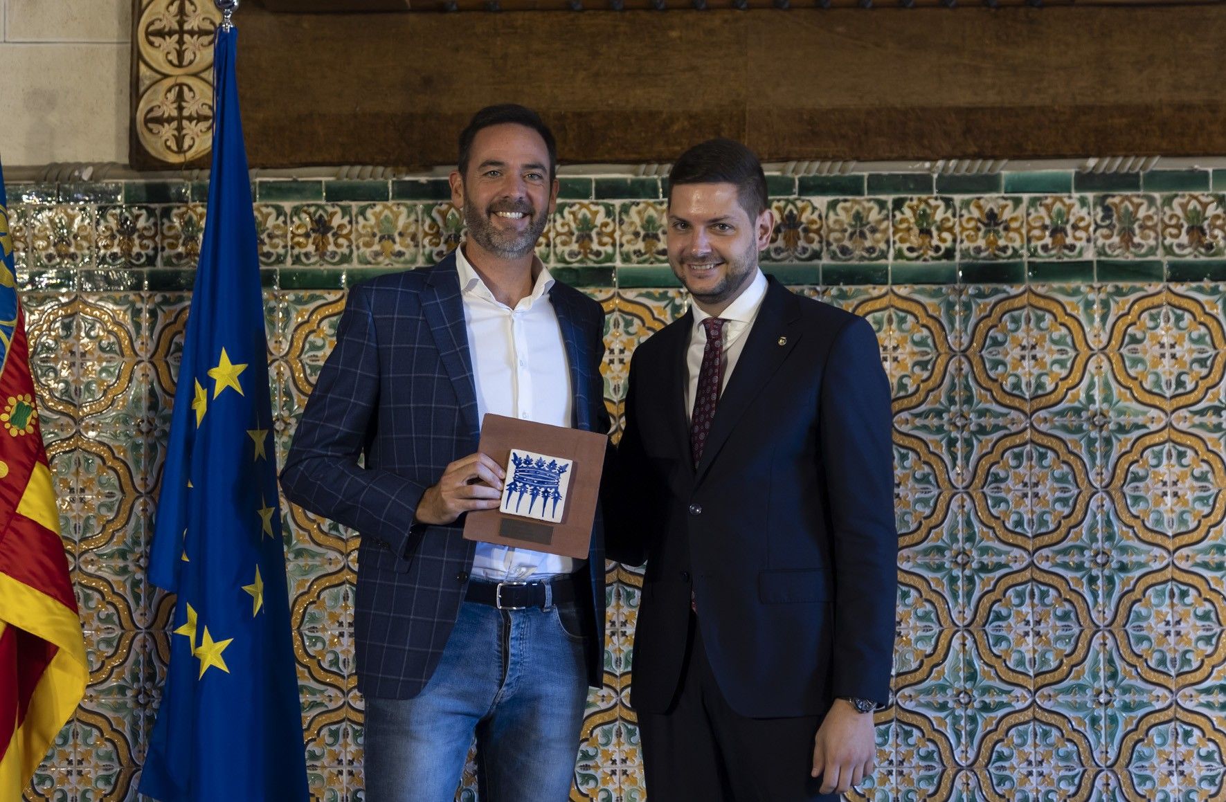 Las imágenes del Acto Cívico que reconoce a personas y colectivos de Gandia