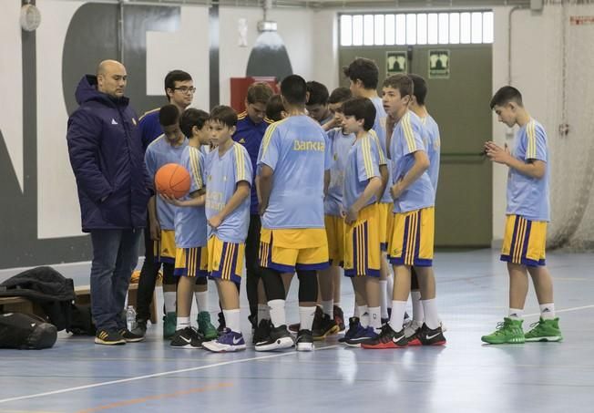 11/02/2017 DEPORTES  baloncesto miniderbi  iberostar tenrife Gran Canaria en la cancha del colegio El Buen Consejo de la laguna