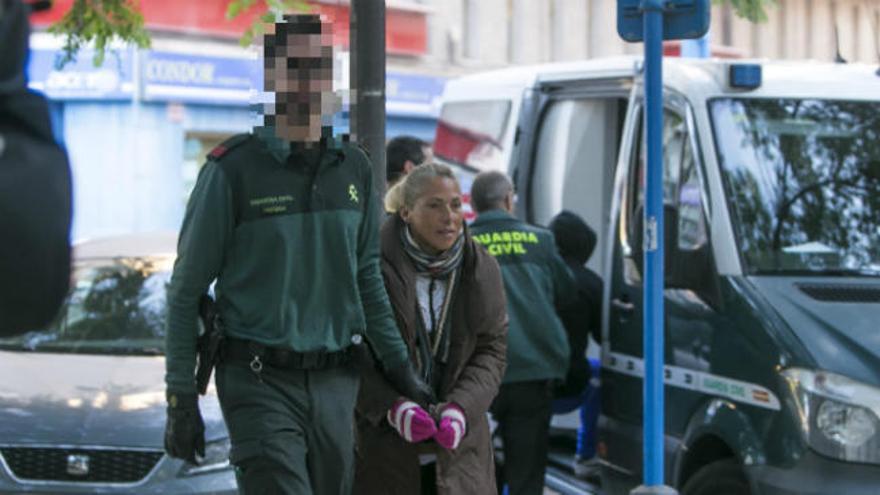 La "viuda negra" de Alicante y su "cuidador" alegan que intentaron socorrer a la víctima