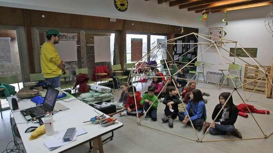 Actividades en el aula da Natureza, en Oira. // Jesús Regal