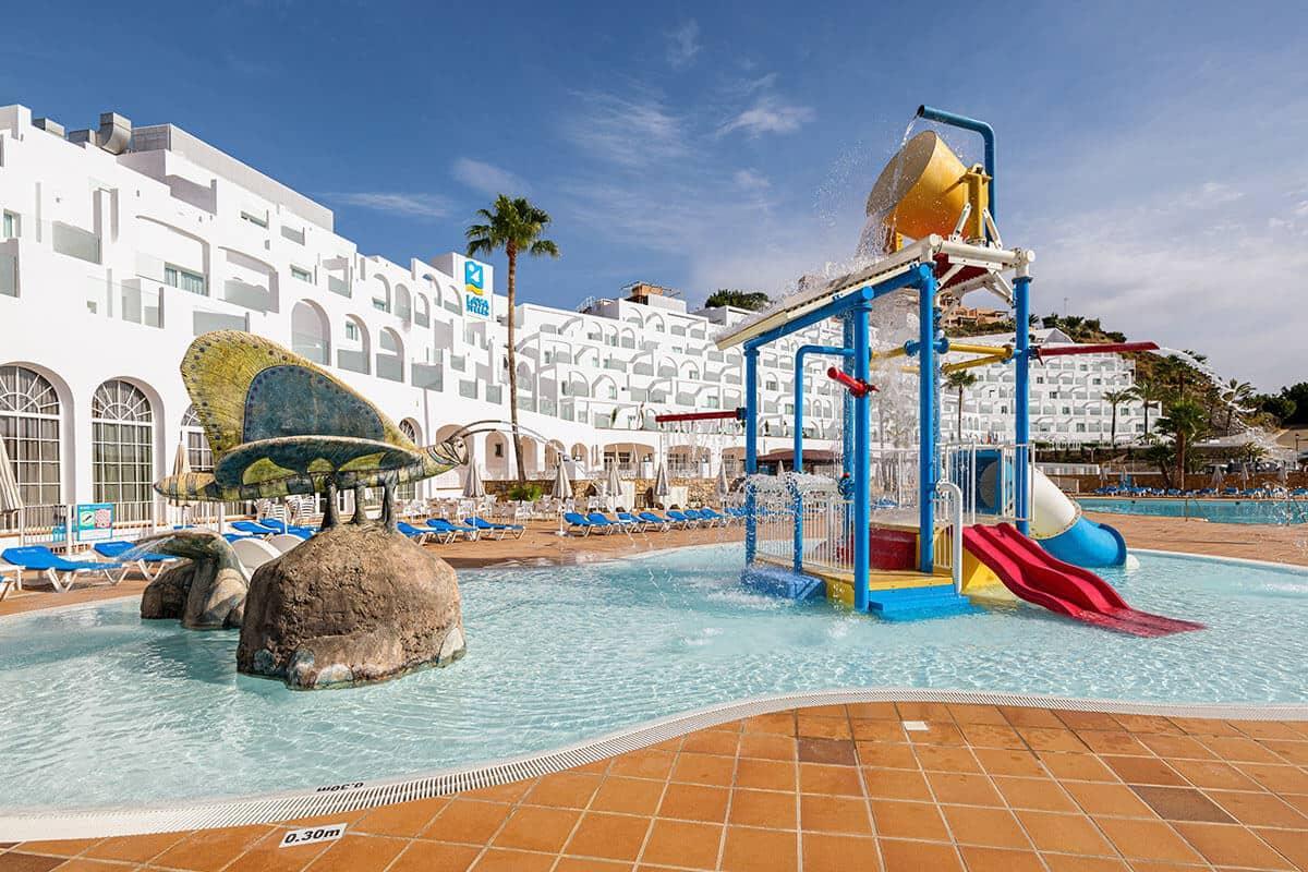 Playamojácar Hotel, el resort de cuatro estrellas en Almería con un parque acuático junto al mar