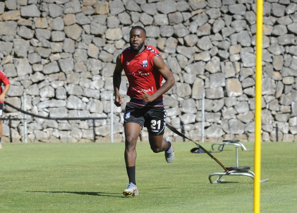 Entrenamiento del Tenerife a falta de 3 fichajes