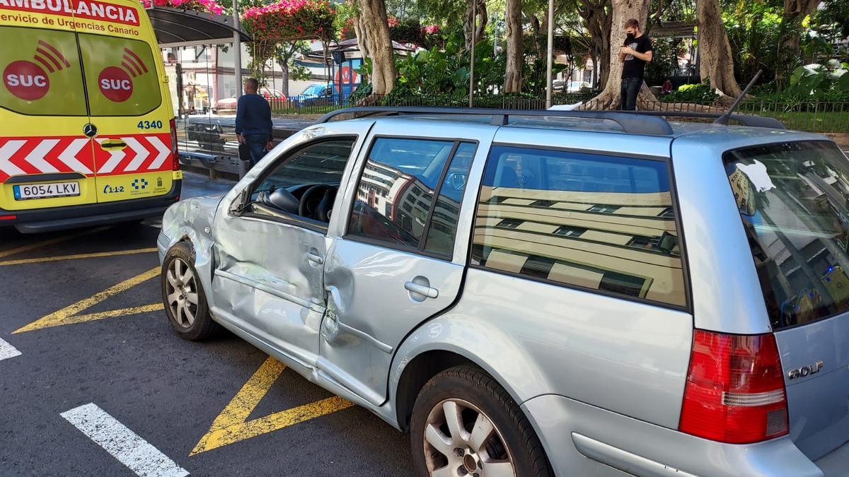 El vehículo implicado en el accidente de tráfico registrado en la calle Galcerán