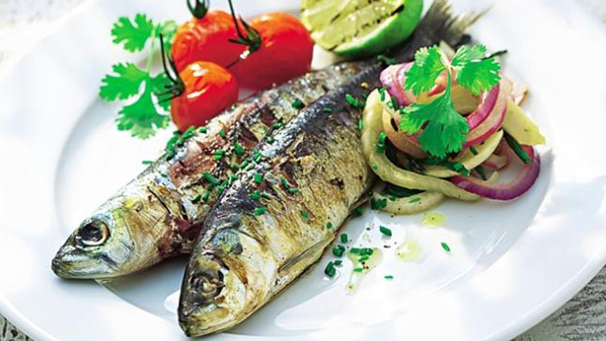 Un delicioso plato de sardinas.