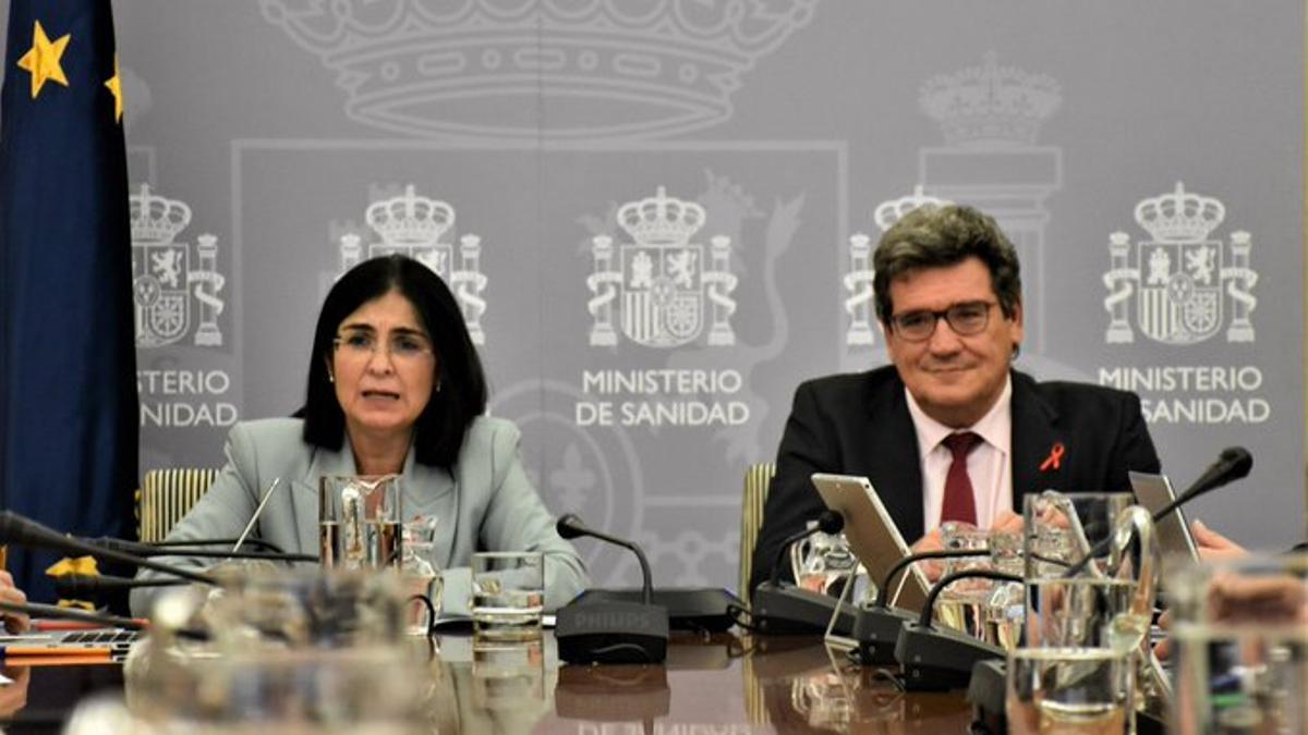 La ministra de Sanitat, Carolina Darias, i el ministre d'Inclusió, Seguretat Social i Migracions, José Luís Escrivá