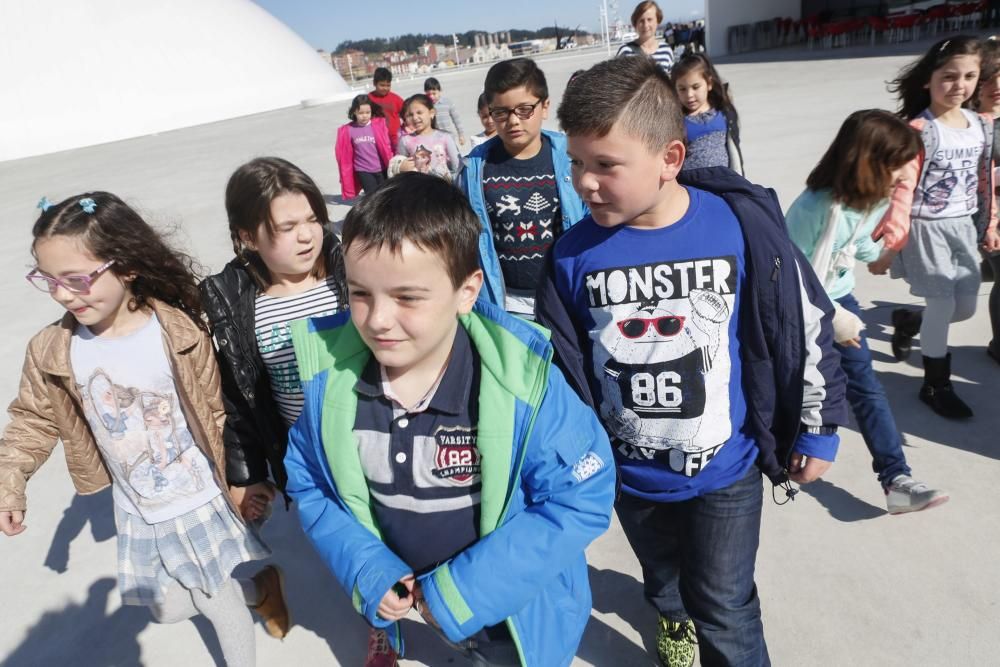 Los escolares participantes en la Xunta d'Escolinos.