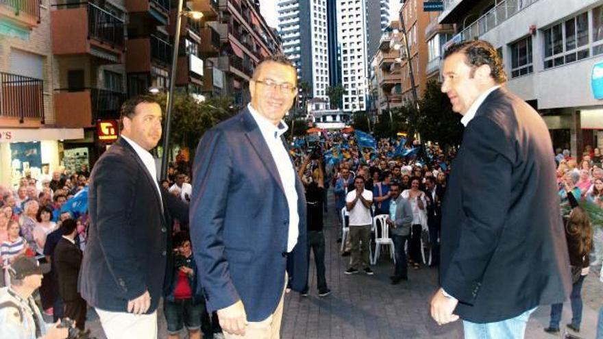 El PP escenifica su unión y dice que  sólo él sacará del pozo a Benidorm