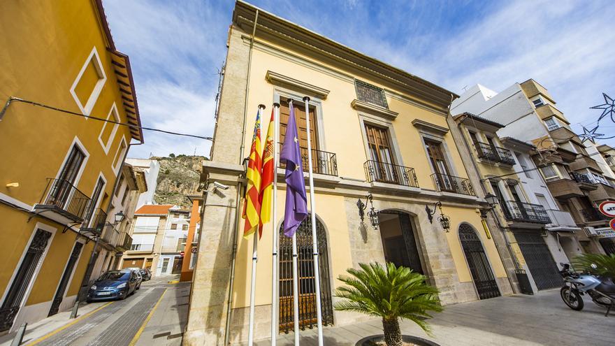 Los ayuntamientos de la Ribera reducen un 6% su tasa de endeudamiento en el último año