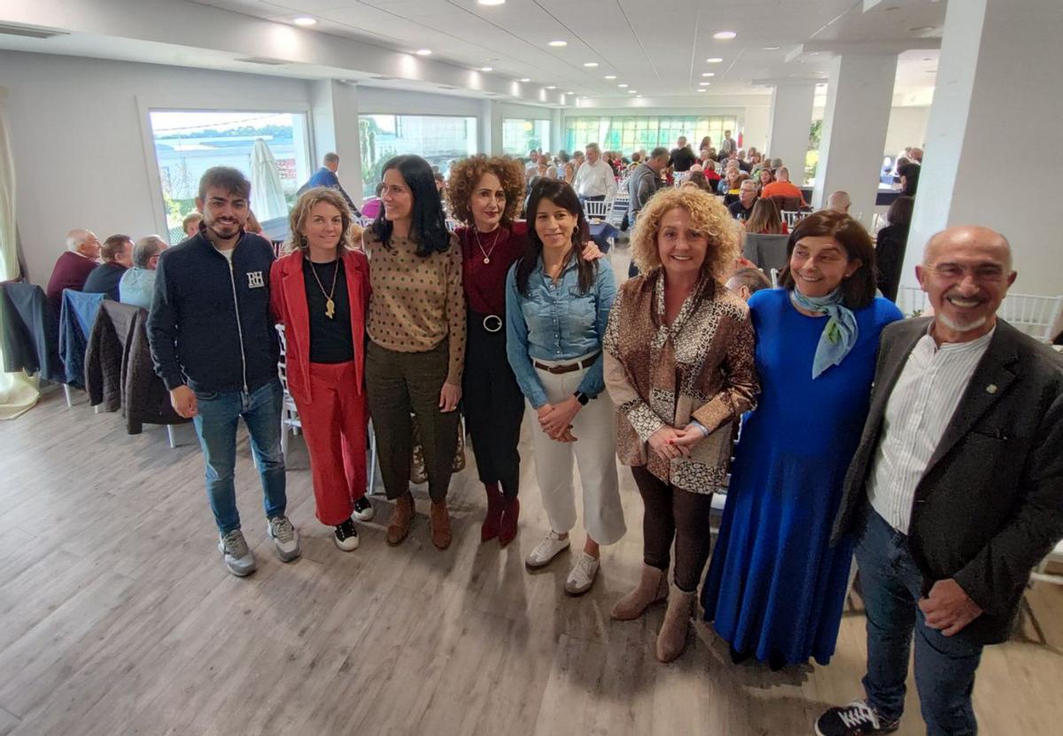 Líderes del PP enla comida de Cangas.