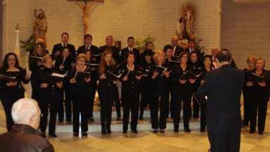 La capilla de las Carmelitas acogió el concierto de la coral &quot;Maestro Albert&quot;
