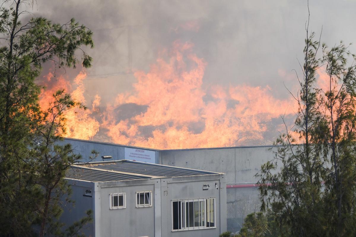 Incendio en el vertedero de Juan Grande, San Bartolomé de Tirajana